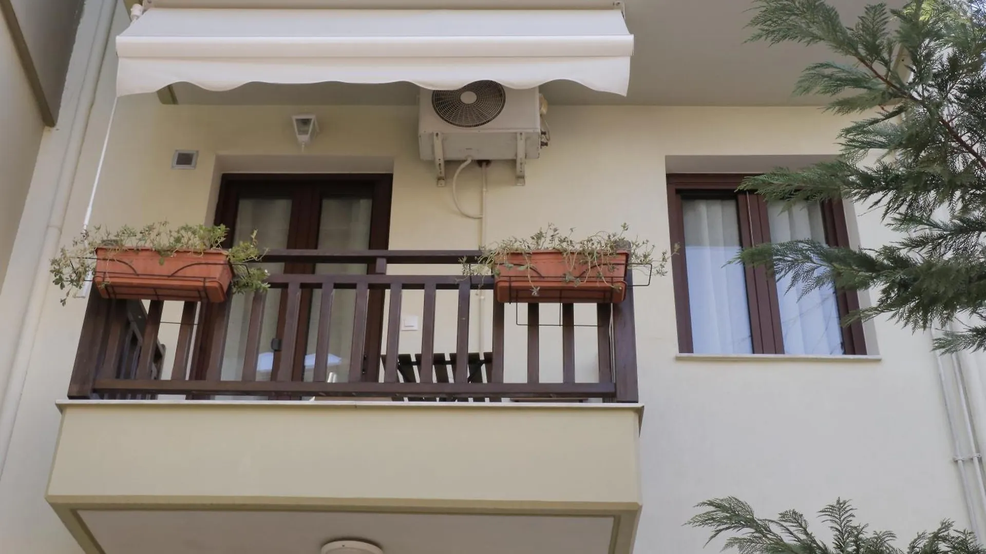 Apartment Ferienwohnung Helen'S Little Castle Free Private Parking Thessaloniki